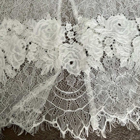 Bebe white with flowery 🌼 design pencil skirt - Picture 3 of 7